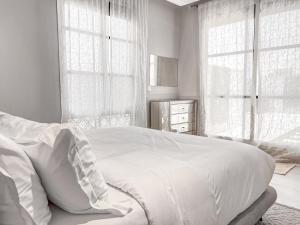 GR- Luxury 4-Bedroom Apt with private Outdoor BBQ Area