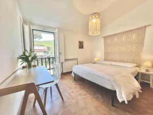 Rosanna, terrazza vista mare, 2 camere, clima e 2 posti auto a soli 50 m dal mare! by Alfareal