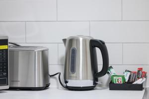 1-Bed Apt, Sofa Bed & Kitchen