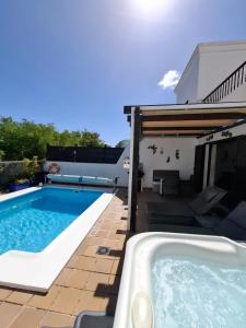 Casa Pedro - Duplex with Jacuzzi, Pool, AC and Sea Views