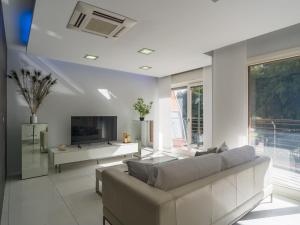 CITY FAMILY Salvador Monsalud