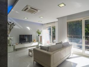 CITY FAMILY Salvador Monsalud