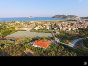 Villa Hellas optimal für Tennisliebhaber und Meergenießer