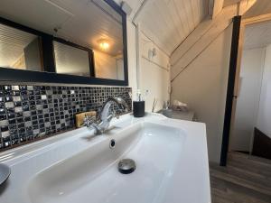 Maisons de vacances Belle maison au calme - acces GR34 : photos des chambres