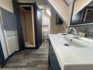 Maisons de vacances Belle maison au calme - acces GR34 : photos des chambres