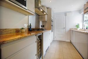 Large City house in most desirable location - walk to river