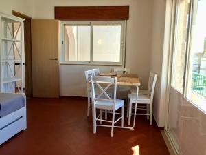 ApartG 2 quartos 350m praia Olhos dÁgua