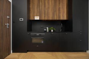 Modern Studio in Wola with Air Conditioning by Noclegi Renters