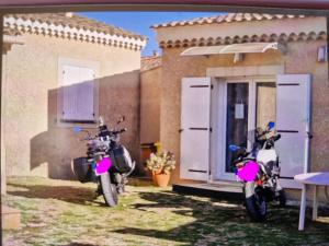 Appartements Petite maison meublee entre Avignon et Carpentras : photos des chambres