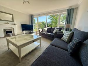 Bright, Spacious 5-Bed, 4-Bathroom home on Loch Soy