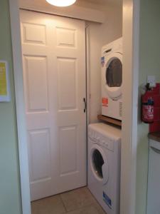 Swinhay 61 Newtown Rd Hook