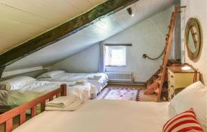 Maisons de vacances Awesome Home In Lohitzun-Oyhercq : photos des chambres