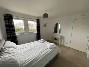 Spacious 2 Bedroom Home in Picturesque Cullen