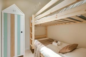 Huswell - Luxurious two bedroom with lateral seaview