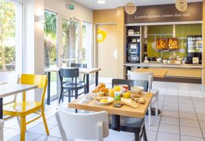 Hotels B&B HOTEL Rennes Ouest Villejean : photos des chambres