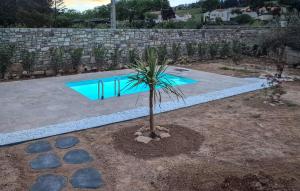 Maisons de vacances 4 Bedroom Gorgeous Home In Tournissan : photos des chambres