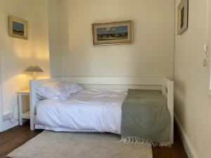 Lion Cottage - cosy english cottage in the country with parking, patio space and in an idyllic location