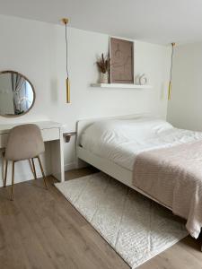 Cozy house 5min Enghiens Lake