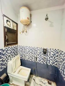 Hotel Three Stay - Near Dilli Haat Janakpuri