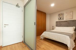 Pristine 1 bedroom unit in the city with balcony