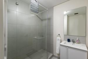 Pristine 1 bedroom unit in the city with balcony