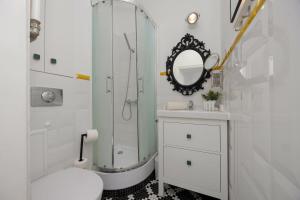 Bright Studio in Warsaw Close to the Old Town by Noclegi Renters