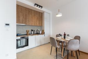 Walnut Apartment in Tre Group