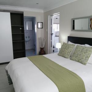 1 On Sonnet Unit Elaine