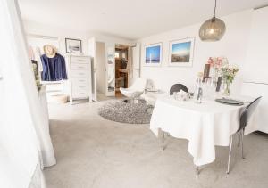 Stuga Glommen 2 bed cottage by the sea