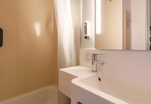 Hotels B&B HOTEL Moulins : Chambre Double