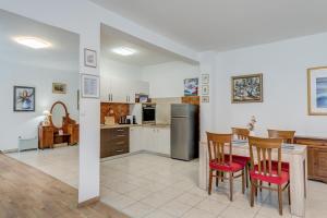 Beachfront apartment Drazen, with garden and parking