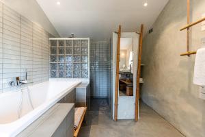 Villas #47 17th Century House Pool, Parking, Sauna, Petanque, BBQ : photos des chambres
