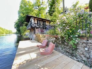 Le chalet bucolique au bord de l'eau - 3hvězdičkové hotely ve městě Olivet