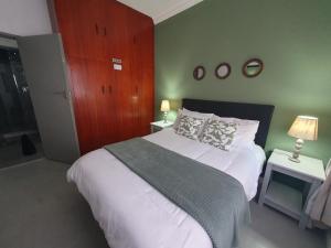 1 On Sonnet Unit Mia