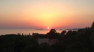 Villas Superb sea view villa with pool and big garden : photos des chambres