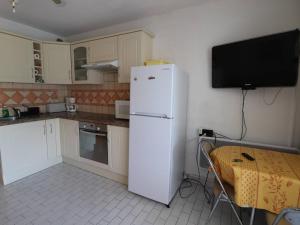 Studio Cabine avec terrasse ensoleillée, piscines, parking privé, à 500m de la plage - FR-1-307-133