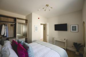 The Old Schoolhouse River View