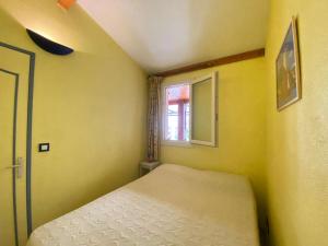 Maisons de vacances Pavillon Climatise 2p avec Grande Terrasse a 1500m de la Plage, Jusqu'a 4 Pers - FR-1-229C-78 : photos des chambres