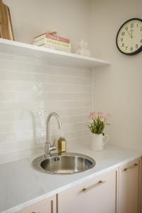 The Old Schoolhouse - Castle View