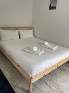 Spacious Studio in Sunny Villa Minutes to Beach