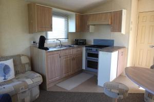 Cozy caravan in quiet area near beach - Caravan Brook