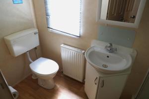 Cozy caravan in quiet area near beach - Caravan Brook