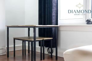 Cosy 2 Bed Apt West End Edinburgh - Easy Public Transport, minutes from Edinburgh Corn Exchange, Supermarket and Caféwithin walking distance