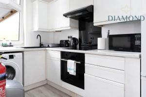 Cosy 2 Bed Apt West End Edinburgh - Easy Public Transport, minutes from Edinburgh Corn Exchange, Supermarket and Caféwithin walking distance