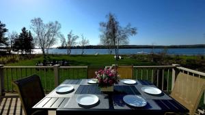 Summerside Cape on Crooked Lake ---Waterfront-Sunsets-Sleeps 12
