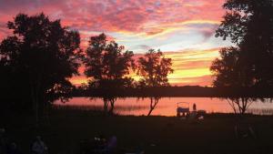 Summerside Cape on Crooked Lake ---Waterfront-Sunsets-Sleeps 12