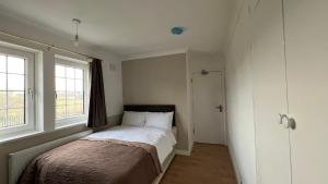 Homely 5-Bed near 02 Arena & Greenwich with Free Parking and a Large Garden