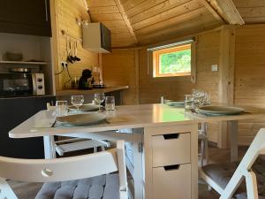 Maisons de vacances Les chaumines : Maison 2 Chambres