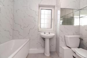 Homely 5-Bed near 02 Arena & Greenwich with Free Parking and a Large Garden