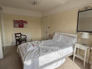 Spacious 4-Bedrooms Solihull Home ideal for Contractors